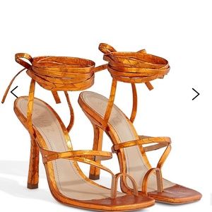 Schutz Leather Sandals ( size 7)